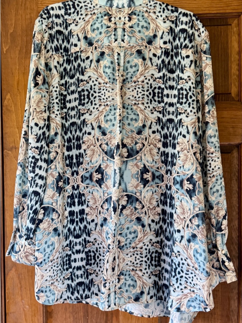 Chico's Blue and Cream Ornate Print Button-Down Shirt (Chico’s size 4) - Picture 8 of 13